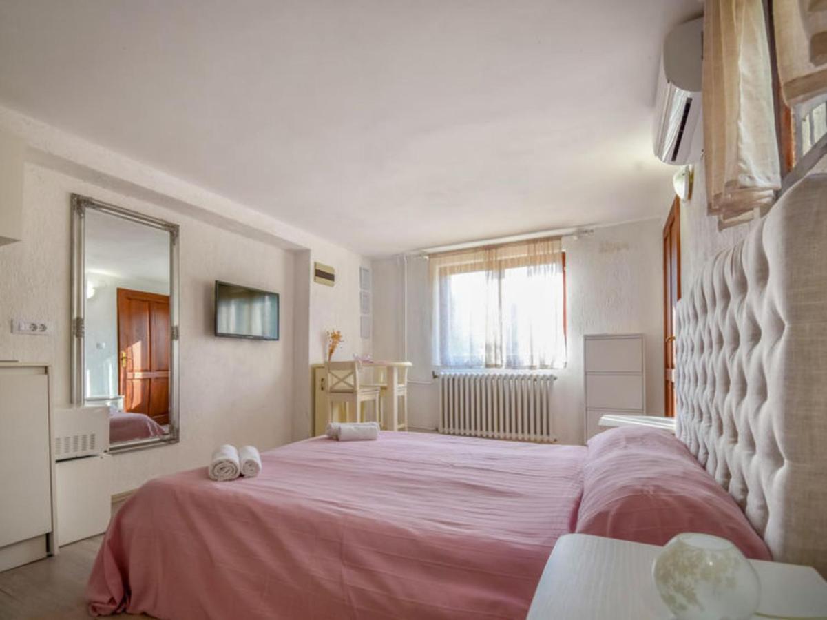 Studios Barre With Jacuzzi Rovinj Exterior foto